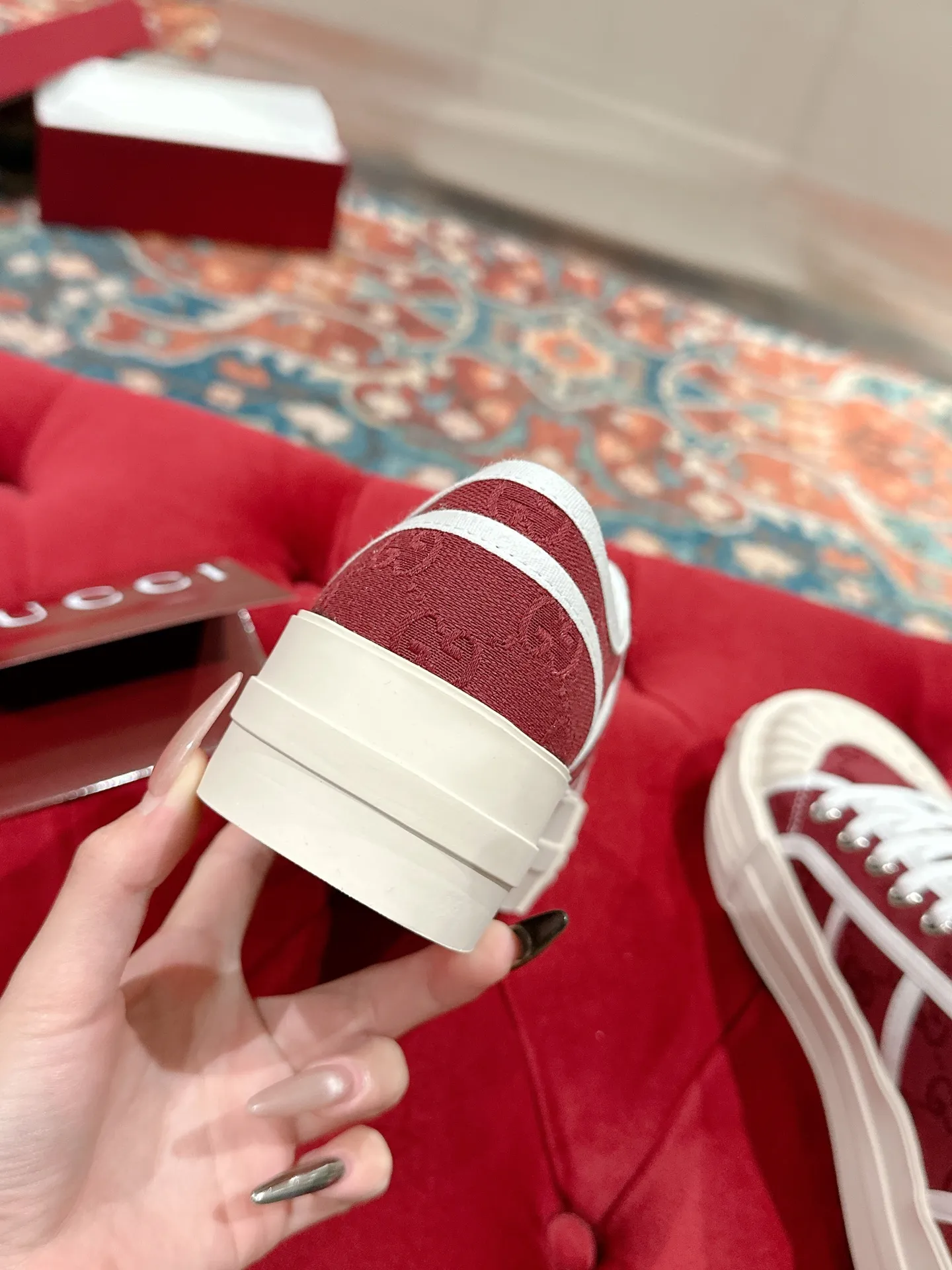 👟👟Ex-factory price 520👟👟 Women's models are new🆕 Arrival Gucci tennis 1977 classic Loft series canvas shoes... 2025 hot recommended model, G+1977×Disney cooperation series... GG canvas is made of finished products and incorporates brand elements. The retro style is rich, the classics and feelings are perfect for recall! Each color fabric developed by the original version is customized by the original version, and we pursue the ultimate in large-scale products! Market-level top version ⚠ Fabric: Customized GG cloth electric embroidery/5D washed distressed canvas Lining: Customized terry cloth lining (the feet are fitted and cannot be disassembled) Outsole: Original molded TPU two-color outsole Size: 35-40 (41 customized)